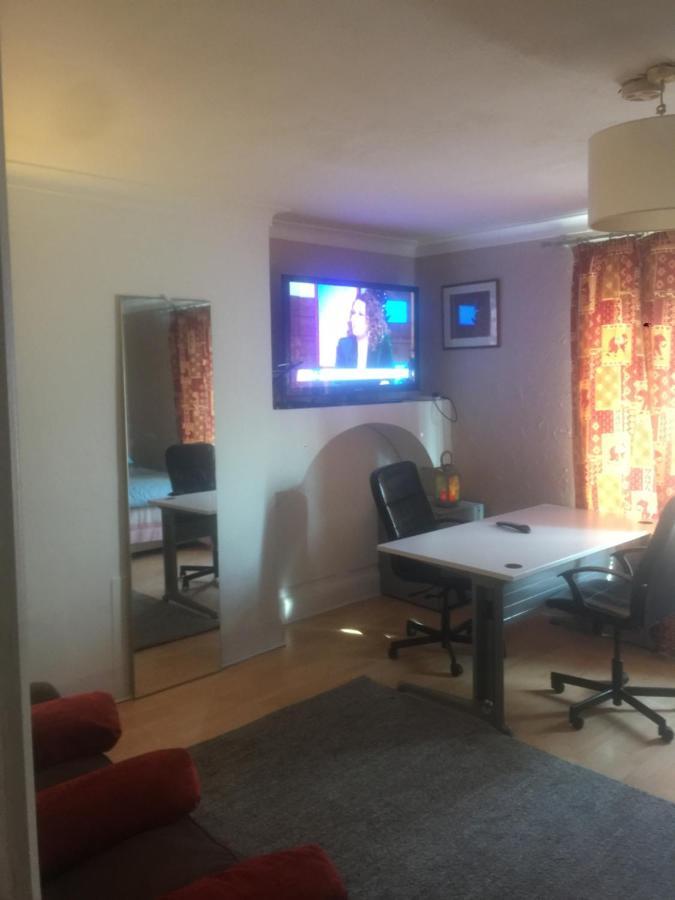 Dach - Cozy 3 Bed In Hendon Apartment *