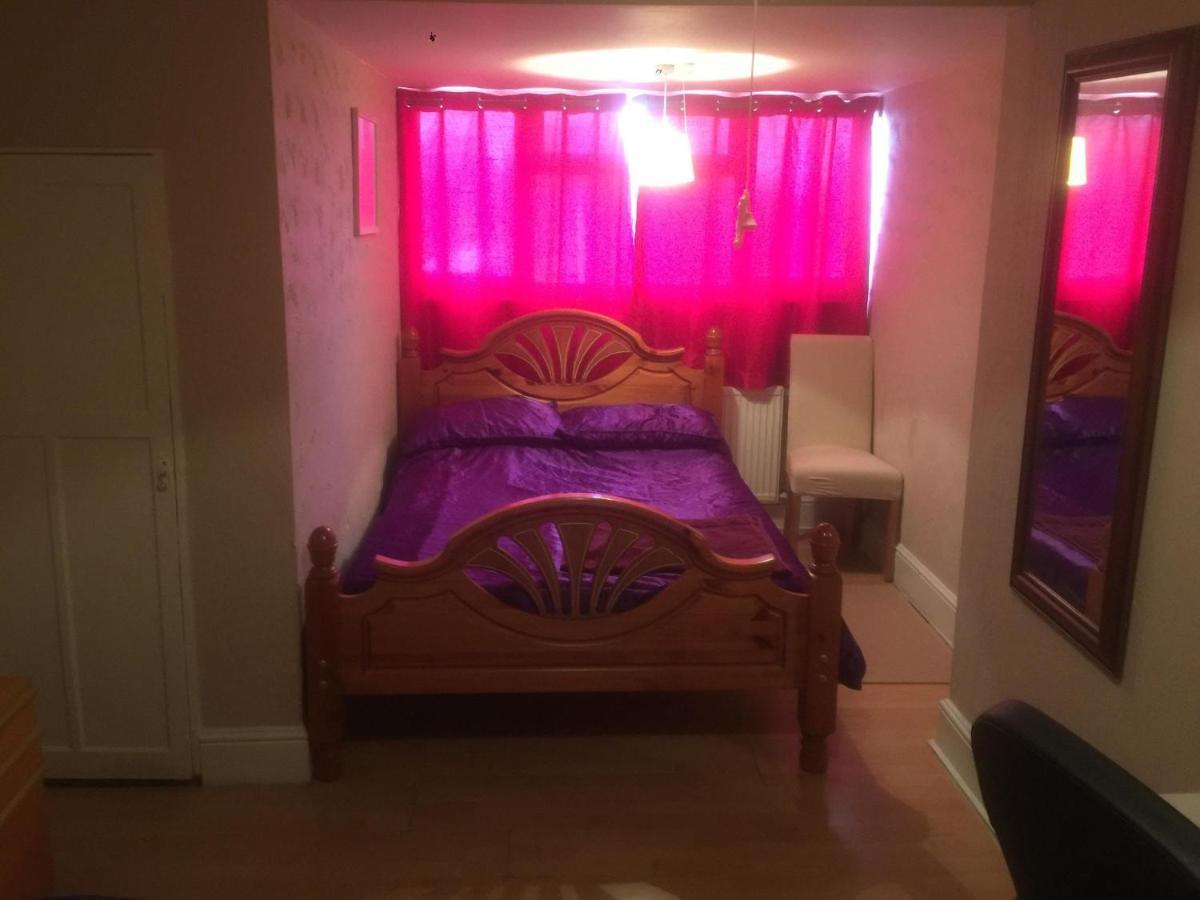 Dach - Cozy 3 Bed In Hendon Apartment