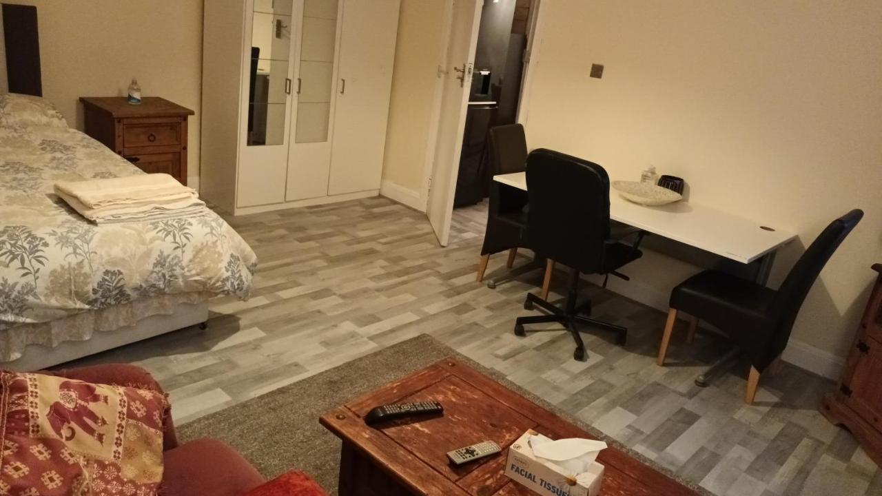 Apartment Dach - Cozy 3 Bed In Hendon *